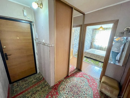 Продам трехкомнатную (3-комн.) квартиру, 1-й Микрорайон ул, 21, Эльбан рп