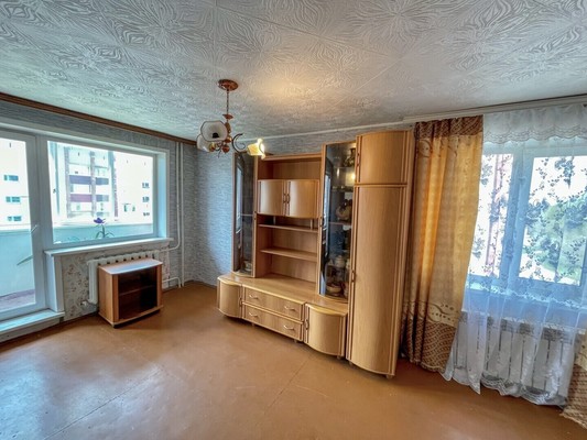 Продам трехкомнатную (3-комн.) квартиру, 1-й Микрорайон ул, 21, Эльбан рп