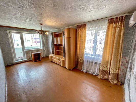 Продам трехкомнатную (3-комн.) квартиру, 1-й Микрорайон ул, 21, Эльбан рп