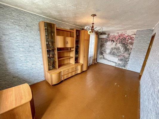 Продам трехкомнатную (3-комн.) квартиру, 1-й Микрорайон ул, 21, Эльбан рп
