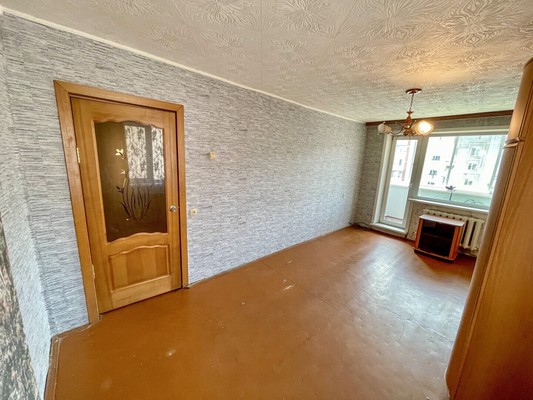 Продам трехкомнатную (3-комн.) квартиру, 1-й Микрорайон ул, 21, Эльбан рп