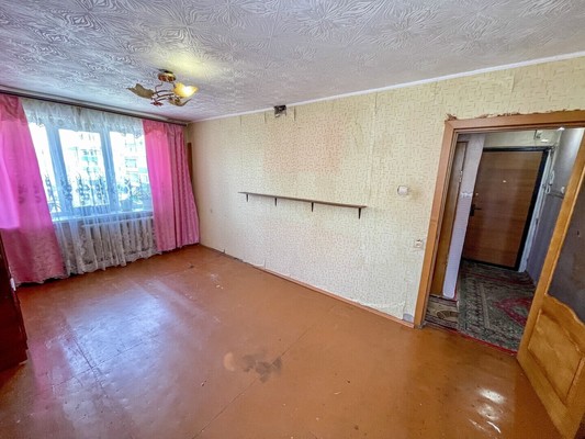 Продам трехкомнатную (3-комн.) квартиру, 1-й Микрорайон ул, 21, Эльбан рп