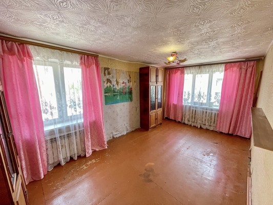 Продам трехкомнатную (3-комн.) квартиру, 1-й Микрорайон ул, 21, Эльбан рп