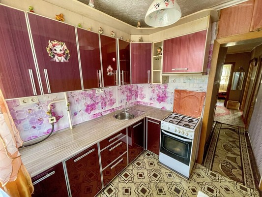 Продам трехкомнатную (3-комн.) квартиру, 1-й Микрорайон ул, 21, Эльбан рп