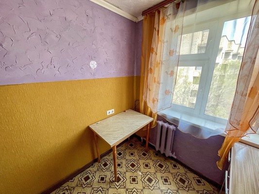 Продам трехкомнатную (3-комн.) квартиру, 1-й Микрорайон ул, 21, Эльбан рп