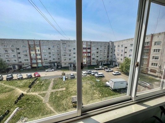Продам трехкомнатную (3-комн.) квартиру, 1-й Микрорайон ул, 21, Эльбан рп