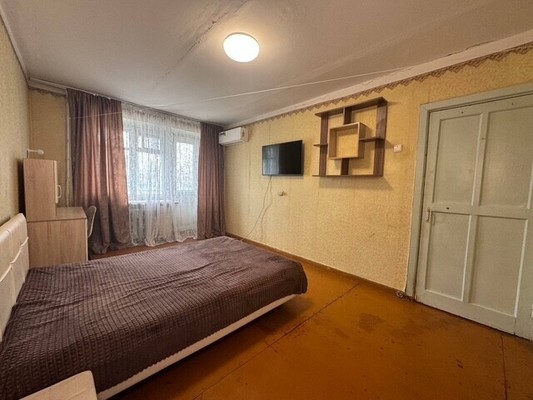 Продам трехкомнатную (3-комн.) квартиру, Первостроителей пр-кт, 37, Комсомольск-на-Амуре г