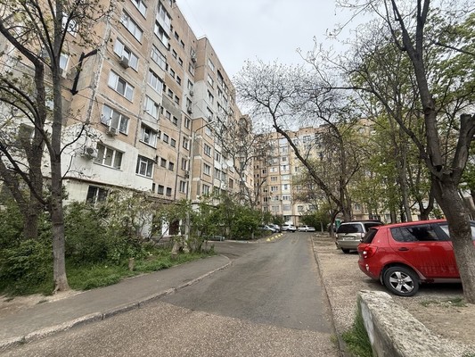 Продам трехкомнатную (3-комн.) квартиру, 60 лет Октября ул, 24к8, Симферополь г
