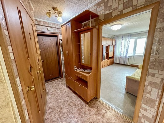 Продам трехкомнатную (3-комн.) квартиру, 2-й Микрорайон ул, 3, Эльбан рп