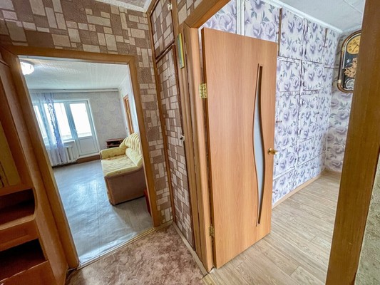 Продам трехкомнатную (3-комн.) квартиру, 2-й Микрорайон ул, 3, Эльбан рп
