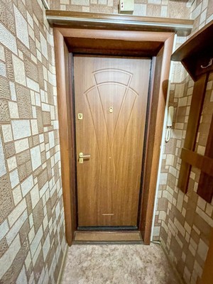 Продам трехкомнатную (3-комн.) квартиру, 2-й Микрорайон ул, 3, Эльбан рп