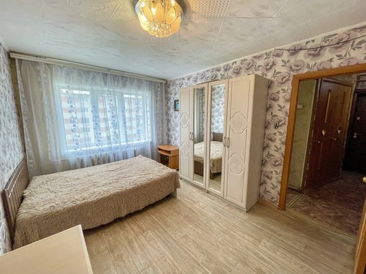 Продам трехкомнатную (3-комн.) квартиру, 2-й Микрорайон ул, 3, Эльбан рп