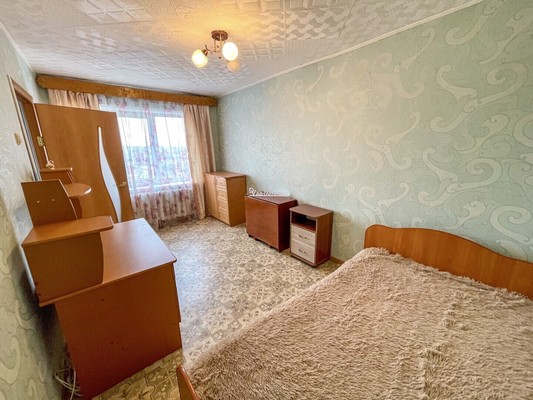Продам трехкомнатную (3-комн.) квартиру, 2-й Микрорайон ул, 3, Эльбан рп