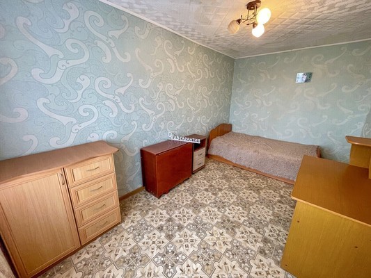 Продам трехкомнатную (3-комн.) квартиру, 2-й Микрорайон ул, 3, Эльбан рп
