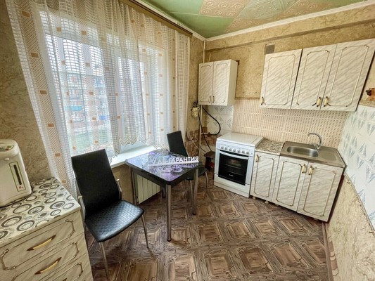 Продам трехкомнатную (3-комн.) квартиру, 2-й Микрорайон ул, 3, Эльбан рп