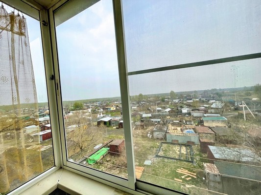 Продам трехкомнатную (3-комн.) квартиру, 2-й Микрорайон ул, 3, Эльбан рп
