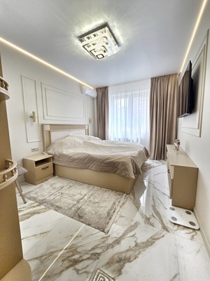 Продам двухкомнатную (2-комн.) квартиру, им. Героя Сарабеева В.И. ул, 5к1, Краснодар г