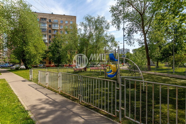 Продам двухкомнатную (2-комн.) квартиру, Чонгарский б-р, 28, Москва г