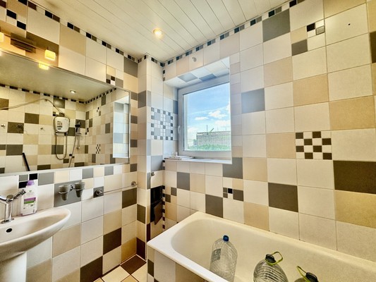 Продам трехкомнатную (3-комн.) квартиру, Малая Сухаревская пл, 14к7, Москва г