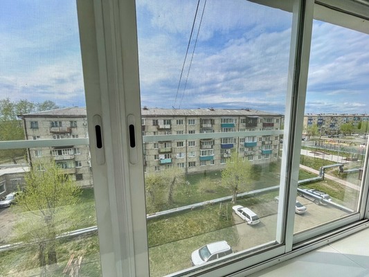 Продам двухкомнатную (2-комн.) квартиру, 2-й Микрорайон ул, 18, Эльбан рп
