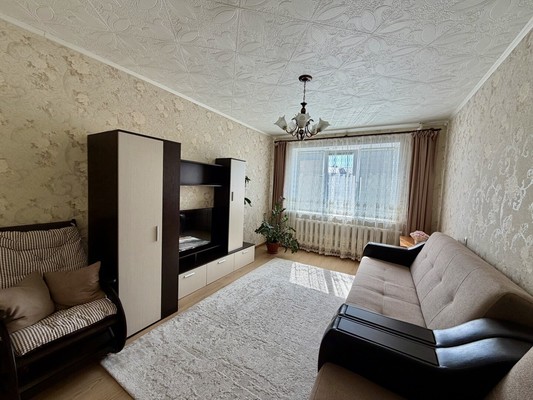 Продам трехкомнатную (3-комн.) квартиру, Республики ул, 10кв, Ишим г