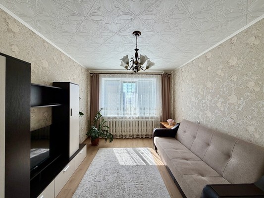 Продам трехкомнатную (3-комн.) квартиру, Республики ул, 10кв, Ишим г