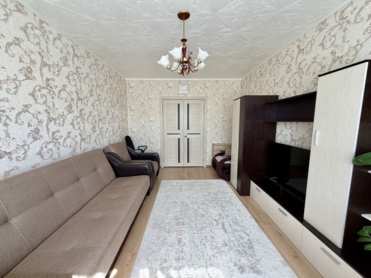 Продам трехкомнатную (3-комн.) квартиру, Республики ул, 10кв, Ишим г