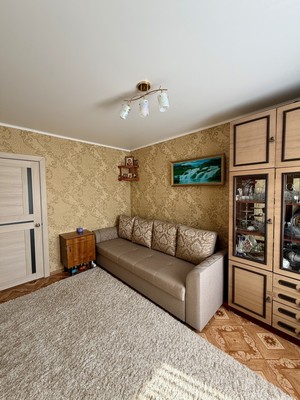 Продам трехкомнатную (3-комн.) квартиру, Республики ул, 10кв, Ишим г