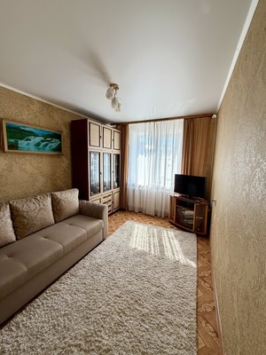 Продам трехкомнатную (3-комн.) квартиру, Республики ул, 10кв, Ишим г