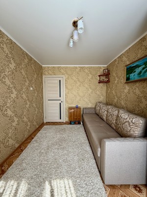 Продам трехкомнатную (3-комн.) квартиру, Республики ул, 10кв, Ишим г