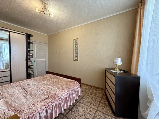 Продам трехкомнатную (3-комн.) квартиру, Республики ул, 10кв, Ишим г