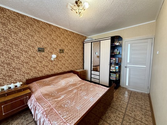 Продам трехкомнатную (3-комн.) квартиру, Республики ул, 10кв, Ишим г