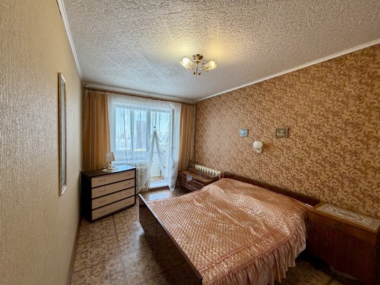 Продам трехкомнатную (3-комн.) квартиру, Республики ул, 10кв, Ишим г