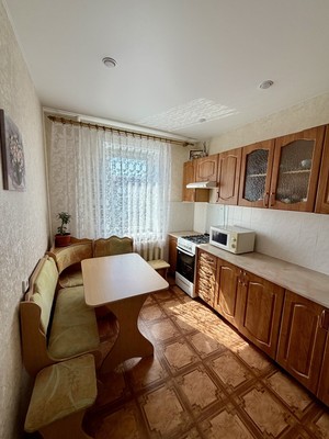 Продам трехкомнатную (3-комн.) квартиру, Республики ул, 10кв, Ишим г