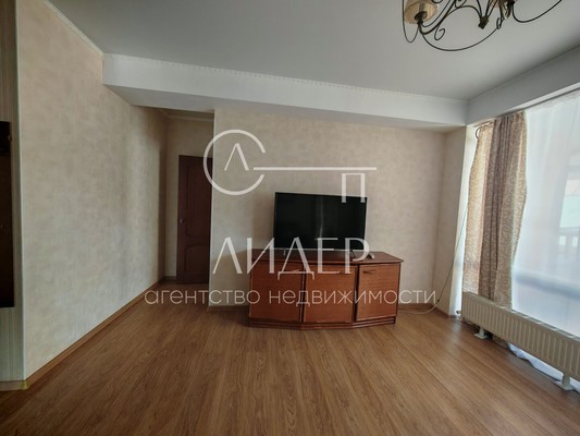Продам трехкомнатную (3-комн.) квартиру, Чекменева (Хостинский р-н) ул, 11/4, Сочи г
