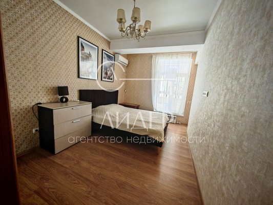 Продам трехкомнатную (3-комн.) квартиру, Чекменева (Хостинский р-н) ул, 11/4, Сочи г
