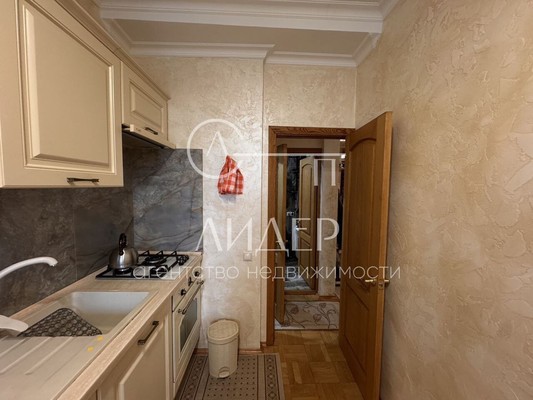 Продам трехкомнатную (3-комн.) квартиру, Войкова (Центральный р-н) ул, 49, Сочи г