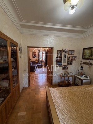 Продам трехкомнатную (3-комн.) квартиру, Войкова (Центральный р-н) ул, 49, Сочи г