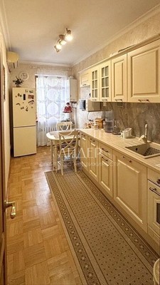 Продам трехкомнатную (3-комн.) квартиру, Войкова (Центральный р-н) ул, 49, Сочи г
