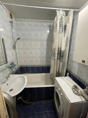 Продам трехкомнатную (3-комн.) квартиру, Альпинистов ул, 18, Екатеринбург г