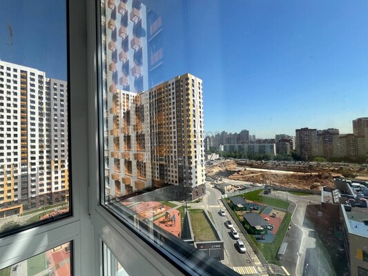 Продам трехкомнатную (3-комн.) квартиру, Александровская ул, 3, Петрово-Дальнее с