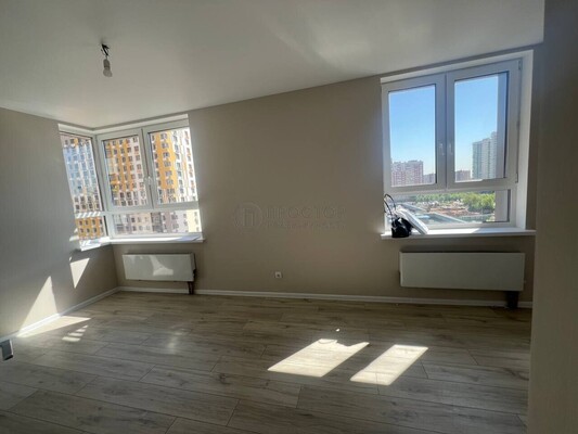 Продам трехкомнатную (3-комн.) квартиру, Александровская ул, 3, Петрово-Дальнее с