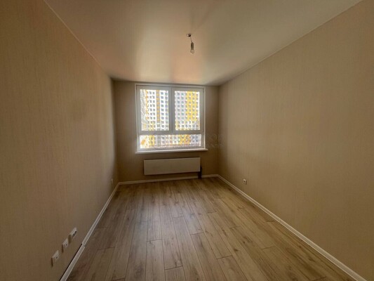 Продам трехкомнатную (3-комн.) квартиру, Александровская ул, 3, Петрово-Дальнее с