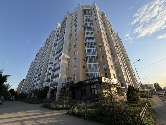 Продам двухкомнатную (2-комн.) квартиру, Академика Лаврентьева ул, 11, Казань г