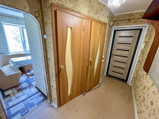 Продам двухкомнатную (2-комн.) квартиру, 2-й Микрорайон ул, 16, Эльбан рп