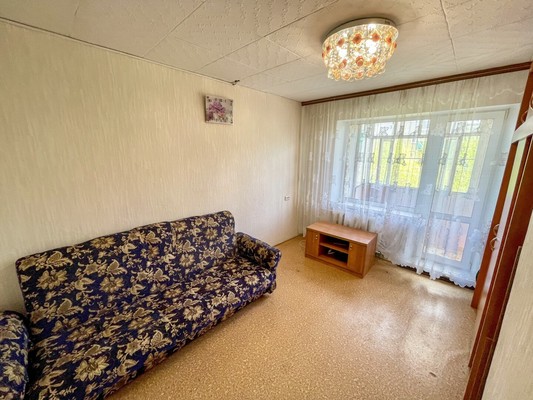 Продам двухкомнатную (2-комн.) квартиру, 2-й Микрорайон ул, 16, Эльбан рп