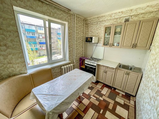 Продам двухкомнатную (2-комн.) квартиру, 2-й Микрорайон ул, 16, Эльбан рп