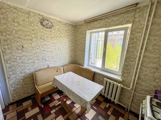 Продам двухкомнатную (2-комн.) квартиру, 2-й Микрорайон ул, 16, Эльбан рп