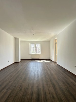 Продам трехкомнатную (3-комн.) квартиру, О.Кошевого ул, 15, Калининград г
