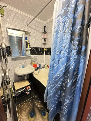 Продам многокомнатную квартиру, Лизы Чайкиной ул, 53к1, Таганрог г